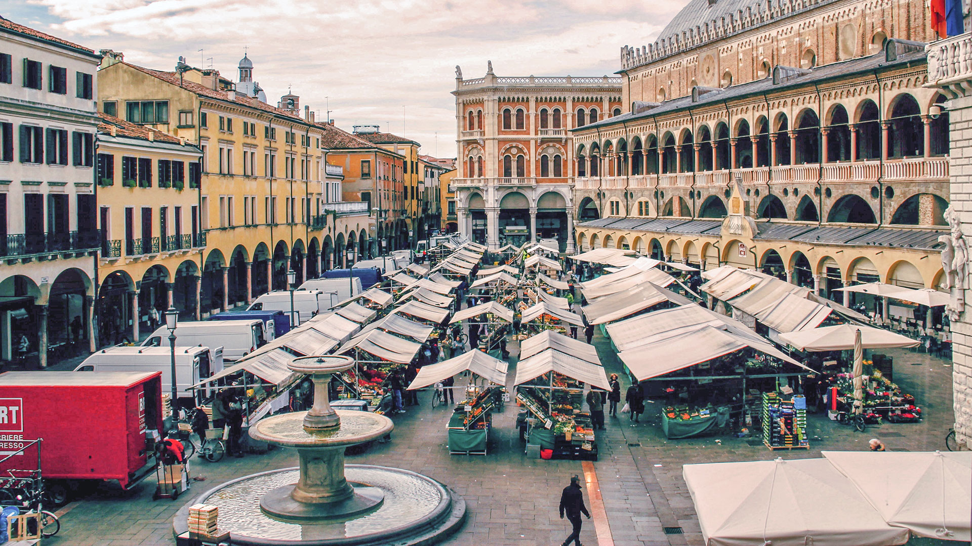 Piazza Delle Erbe Padua